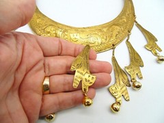 RARE Vintage Signed THAILAND Etched BRASS Collar Necklace ~ KITTY CATS W/ BELLS