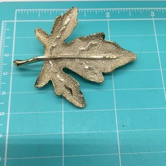 Vintage Gold Tone Maple Leaf Brooch 2.5″