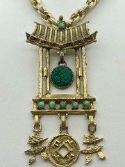 Vintage Juliana D&E Book Piece Gong Stand Pendant Necklace