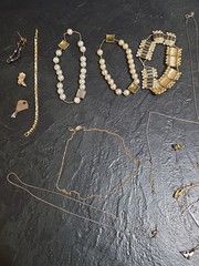 Vintage Avon And Lia Sophia And Other Jewelry Lot 17 Pieces Some Broken See Pics