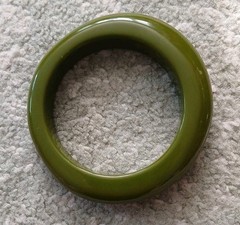 Vintage Olive Green Asymmetrical Lucite Bangle Bracelet 8″
