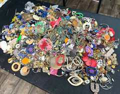 17 Pounds Pierced Vintage To Fashion Mixed Metals Earrings Jewelry Lot #70