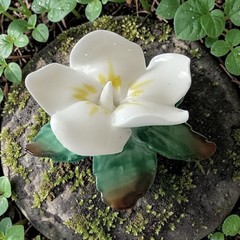 Artone Bone China Gardenia Brooch Pin Flower Floral White England Vintage Dainty