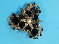 Vintage Arthur Pepper Mode ART Black rhinestone Faux Pearl Flower Trefoil Brooch