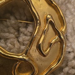 Brooch Gold Tone Brutalist Art Brooch Round C Lock Clasp
