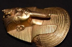 VTG King Tutankhamun Pendant Metropolitan Museum of Art Gold Tone Tut 1976 Egypt