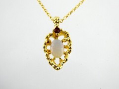Vintage Goldtone Metal Ruby and Opaline Glass Pendant Necklace 3g 17.75 Inches