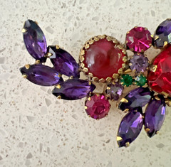 VTG. SIGNED WEISS PURPLE & PINK RHINESTONE BROOCH / RARE FANTASY INVERTED STONE