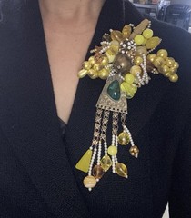 HUGE VINTAGE BROOCH HAND-WIRED GLASS BEADS Stone COLORFUL ATTRACTIVE FLOWER