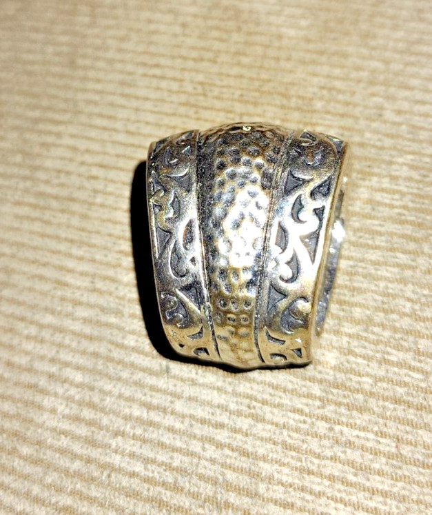 VINTAGE SILVER SCARF SLIDE HAMMERED REPOUSSE’ METAL 40s ESTATE 1 1/8″