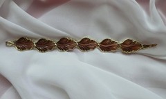 Thermoset Leaf Motif Bracelet Necklace Earrings Set Gold Tone