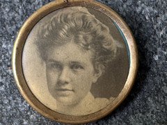 Antique Estate Sepia GIBSON GIRL Lady REAL Photo Portrait Brooch Pin Button, 1″