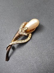 Vintage Faux Pearl&Rhinestone Gold Tone Brooch|Elegant Ribbon Leaf Pin 80s-90s