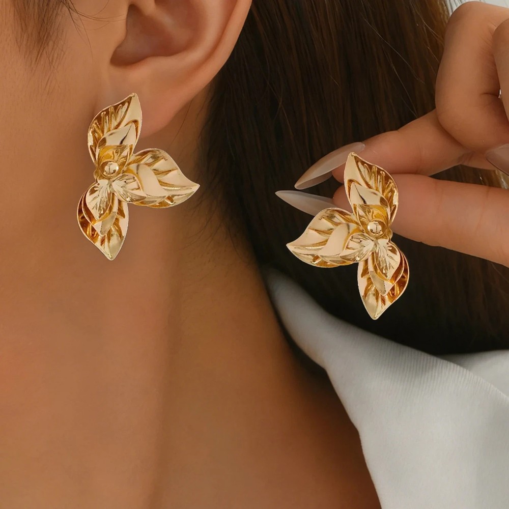 Vintage Gold Tone Floral Leaf Earrings Irregular Geometric Design Retro