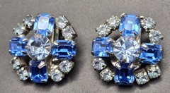 Vtg Unmarked Blue Rhinestone Clip On Earrings Emerald Cut Round Domed SilverTone