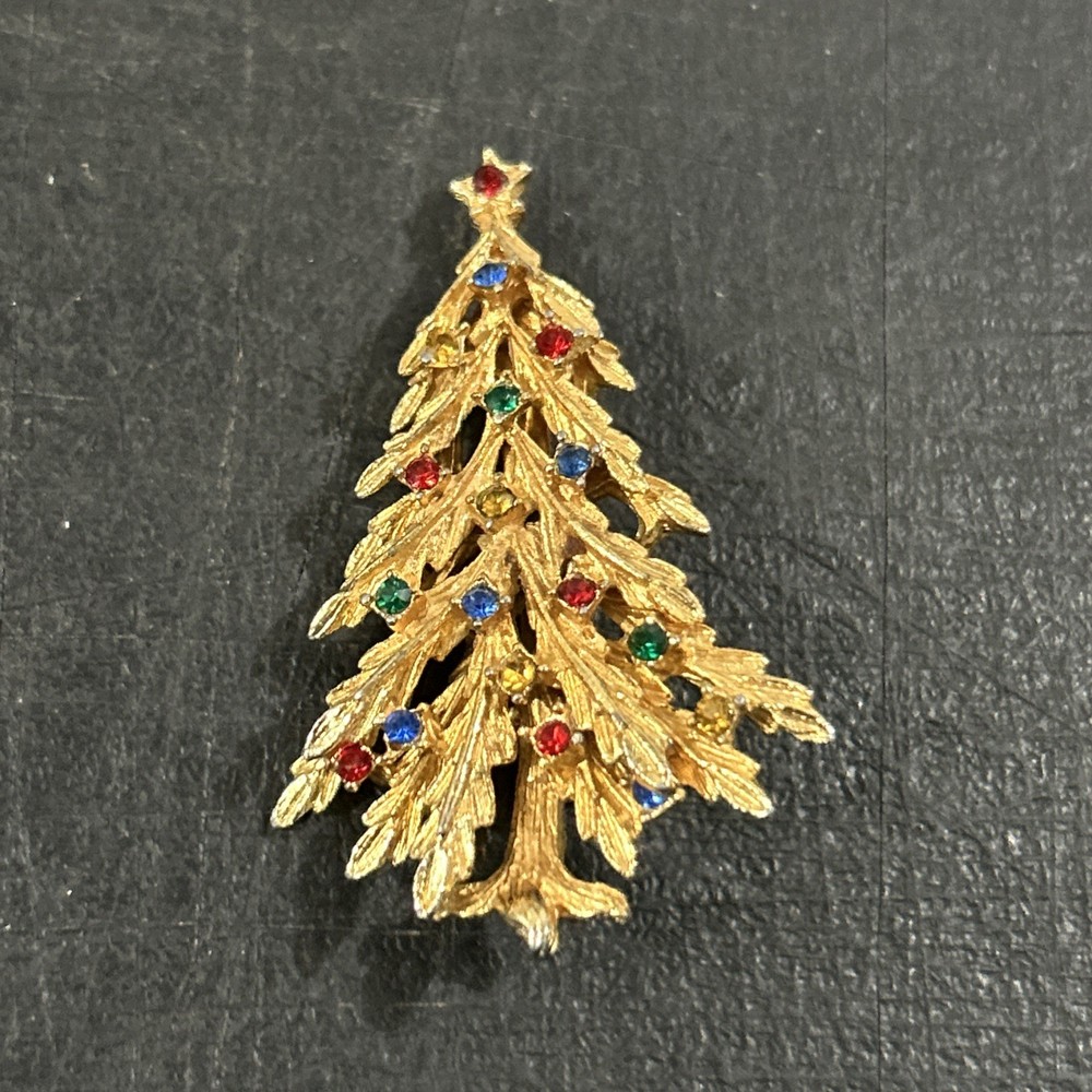 Beautiful Vintage Christmas Tree Brooch Pin Gold Tone Rhinestone 2 3/8”