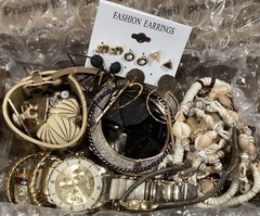All Wearable Fashionable Very Good Jewelry Lot