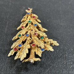 Beautiful Vintage Christmas Tree Brooch Pin Gold Tone Rhinestone 2 3/8”