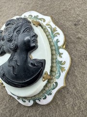 Vintage Cameo Enamel Brooch Pin Gold Tone RARE