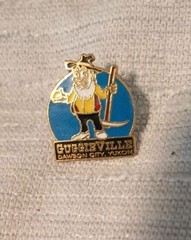 Vintage Lot Of Pins That Vary In Value & Collectibilty All In Good Condition.