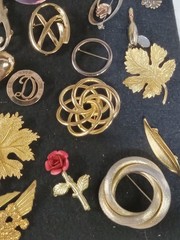 Vintage To Modern Costume Jewlery Pins Lot Of 30+ Pins
