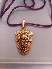 GRAPE ON A VINE Necklace D.O.C. DESIGNS N. MYRTLE BEACH S.C.NEW FREE SHIP