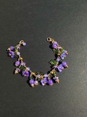 Gold Tone 7.5” Vintage Style Blue-Purple Flower Charm Bracelet.