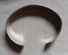 vtg 925 Sterling Silver Bangle Bracelet with Himalayan Nepal Filigree Motif 8″