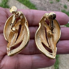 VTG Napier Earrings 1.5 Inch Swirl Ribbed Brushed Gold Plated Screw Back Retro