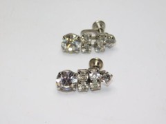 B42-VINTAGE SCREWBACK EARRINGS~SILVER TONE/PRONG SET STONES~CLASSIC
