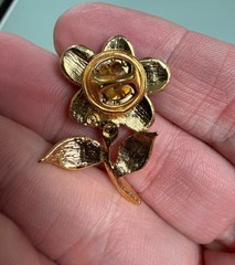 VTG Swarovski Pink Crystal & Gold Tone Flower Brooch Pin 1in x 1in
