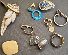 Vintage Mixed Lot Earrings & Brooches Multicolor Mixed Metals Glass Stone, 8 Pc