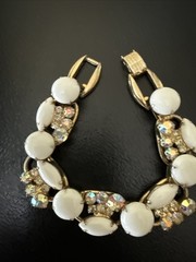 VTG JULIANA D&E Gold Tone Milk Glass AB & Clear Rhinestone Bracelet Borealis