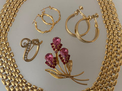LOT ESTATE VINTAGE JEWELRY SOME SIGNED JOAN RIVERS 1928 NAPIER & MORE