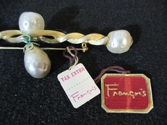 vintage costume jewelry brooch by Francois Gold tone simulated pearls New