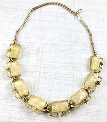 Vintage Cream Faux Mop Confetti Thermoset Lucite Gold Tone Choker Necklace 16″