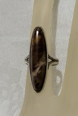 OLD PAWN STERLING BEZEL SET BEAUTIFUL OBLONG AGATE STONE RING SIZE 2/PINKY