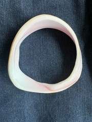 VINTAGE BLUSH PINK CONCH PEARL SHELL CARVED SLICE ASYMMETRICAL BANGLE BRACELET