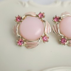 Vtg Pink Thermoset Flower Clip Earrings Rhinestone Gold Tone MCM Ribbon Cabochon