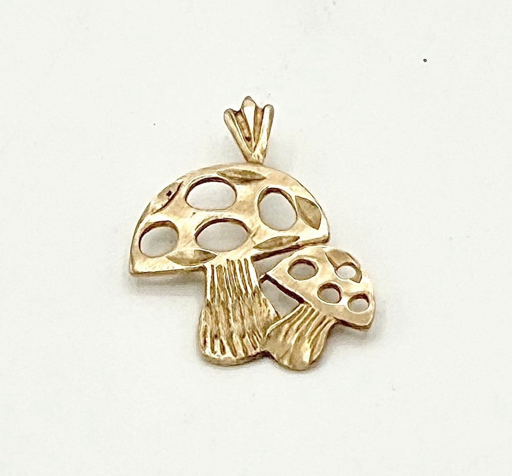 Vintage 1970s Adorable 14k Gold Mushroom Pendant Charm 1.1 Grams