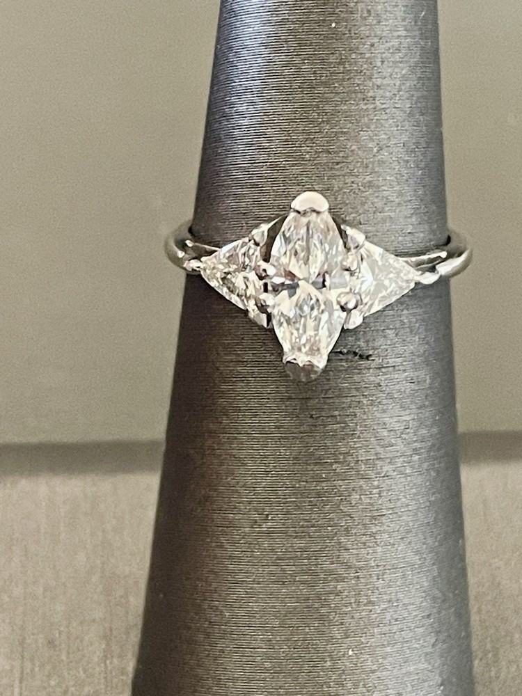 14KT White Gold 1.60CTW (1.00CT Center) Diamond Engagement Ring. Size 6(R211)