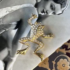 Vintage Rhinestone Frog Brooch – Gold Tone – Crystal Pave Figural – 2.5” -c1980s