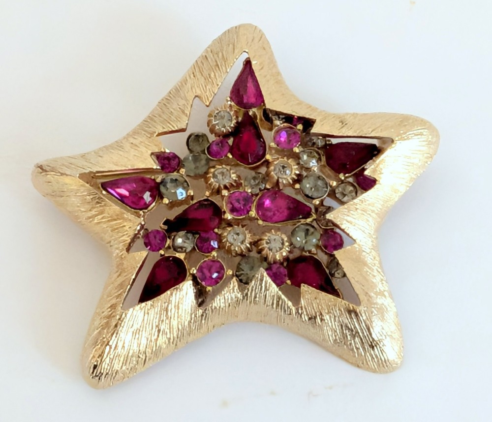 Gorgeous Rare Vintage Coro Inset Pink Rhinestone Textured Star Brooch Pin