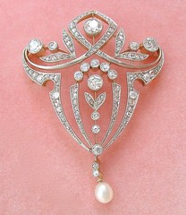 ANTIQUE EDWARDIAN NOUVEAU 2.46 ctw DIAMOND 18K PLATINUM BROOCH or PENDANT 1915
