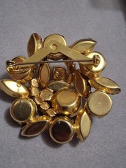 Purple plum prong set rhinestone brooch w/Aurora borealis accent stones, faceted