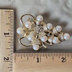 Vintage Gold Tone Rhinestone & Faux Pearl Grape Vine Brooch Pin