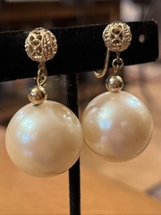 Vintage Napier Huge Pearl Cabochon Filigree Gold Dangle Drop Clip On Earrings