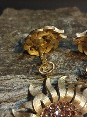 1955-1969 CROWN TAFARI ALFRED PHILIPPE Flower Pin Brooch Clip Earrings Set Vgt