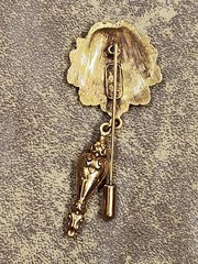 VTG Yves Saint Laurent Gold Tone Scalloped Seashell & Charm Lapel Hat Stick Pin