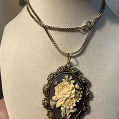 Vtg Carved Ivory Lucite Rose Cameo Gold Tone Pendant Necklace